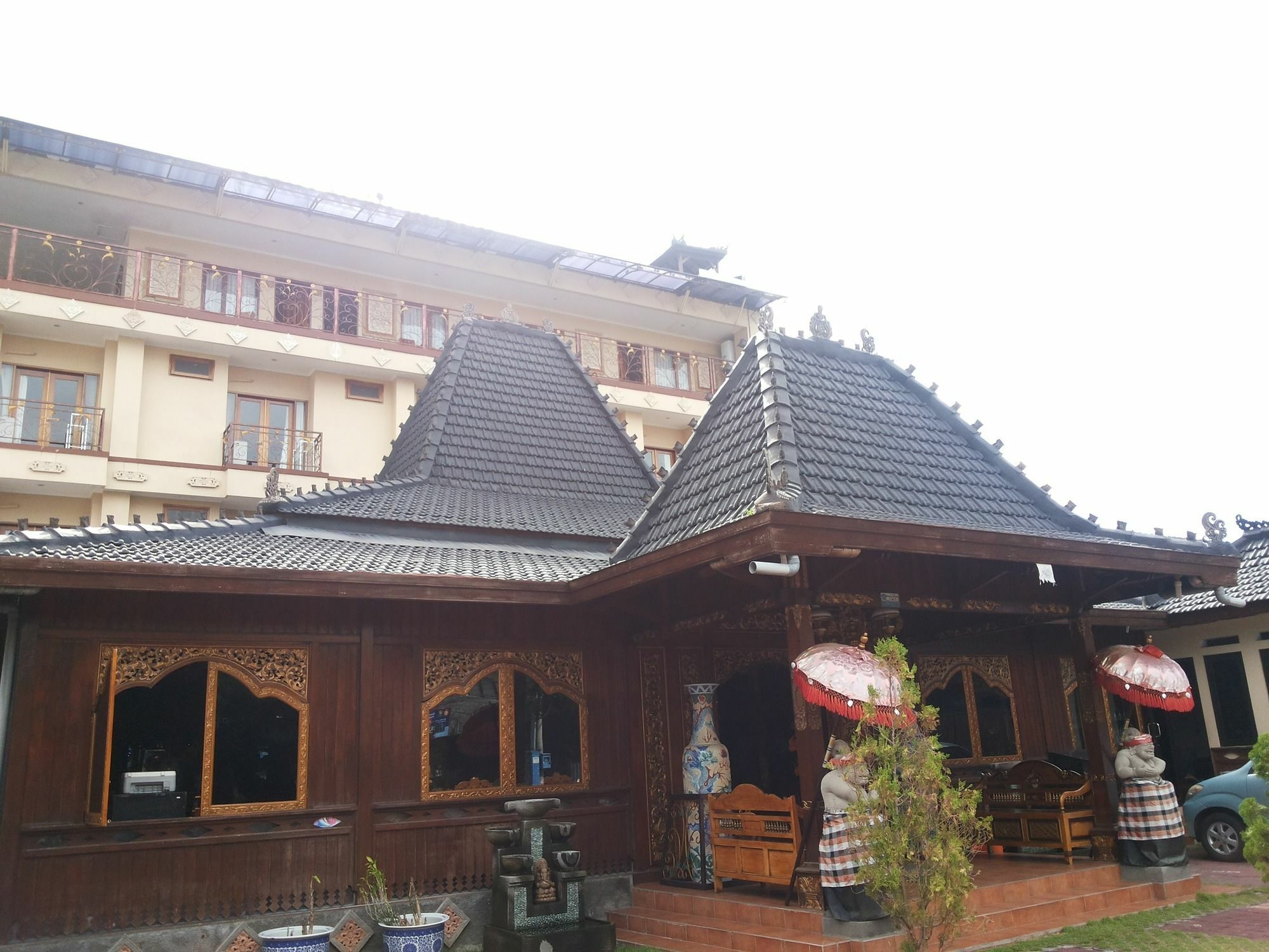 Puri Mimi Hotel 3*